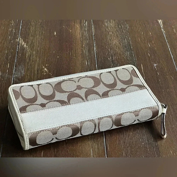 Coach signature logo wallet - Picture 2 of 15